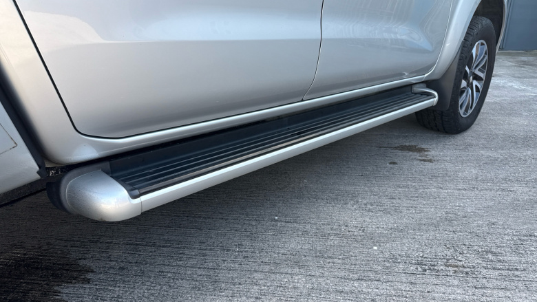 Nissan Navara Np300 Diesel Double Cab Pick Up N-Connecta 2.3dCi 190 4WD